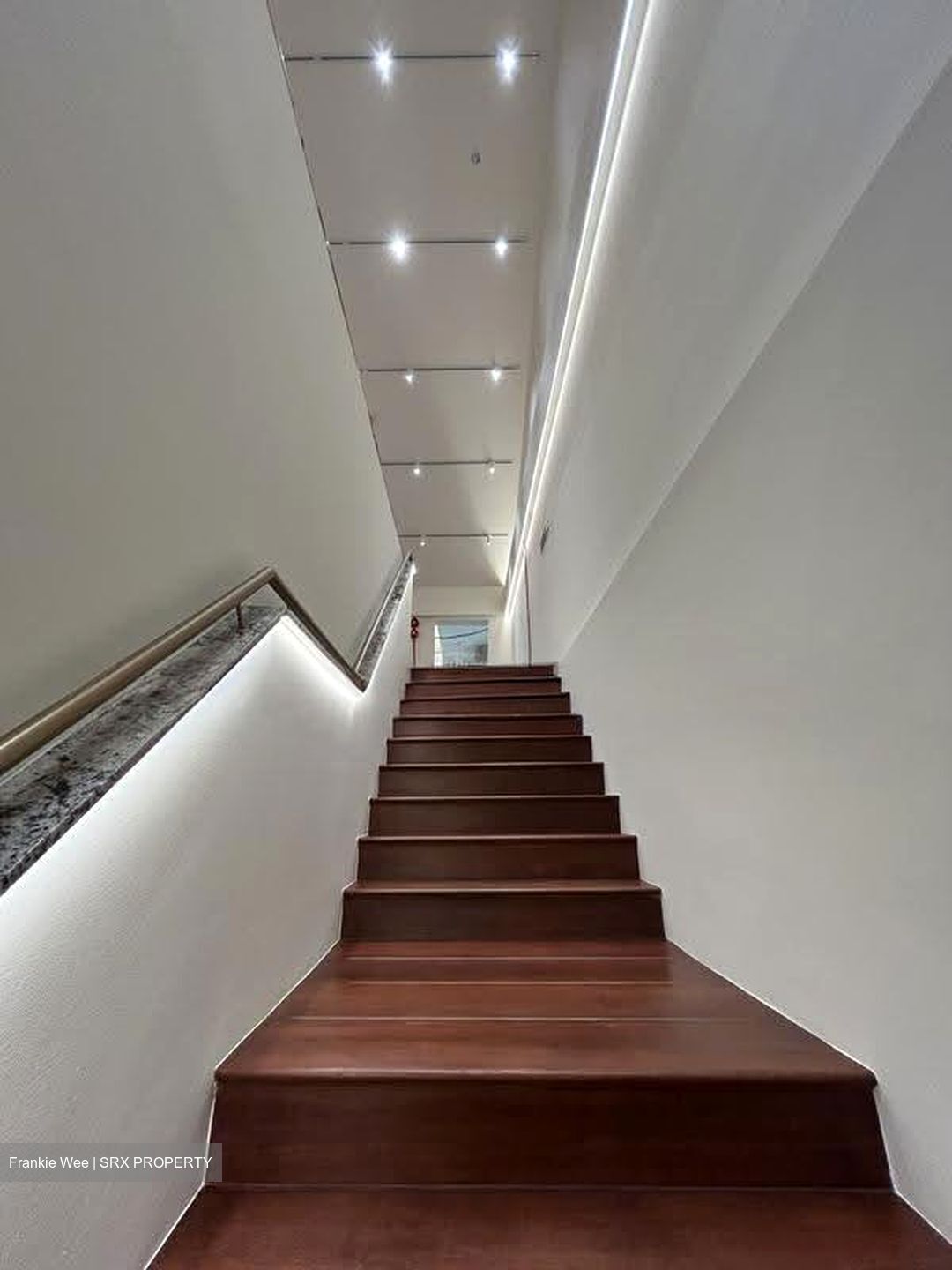 South Bridge Road (D1), Office #636389601